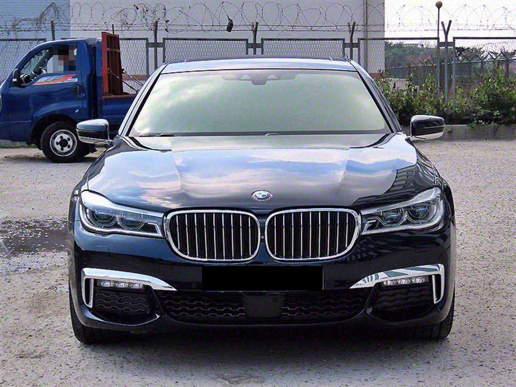 BMW 7-Series — photo 01