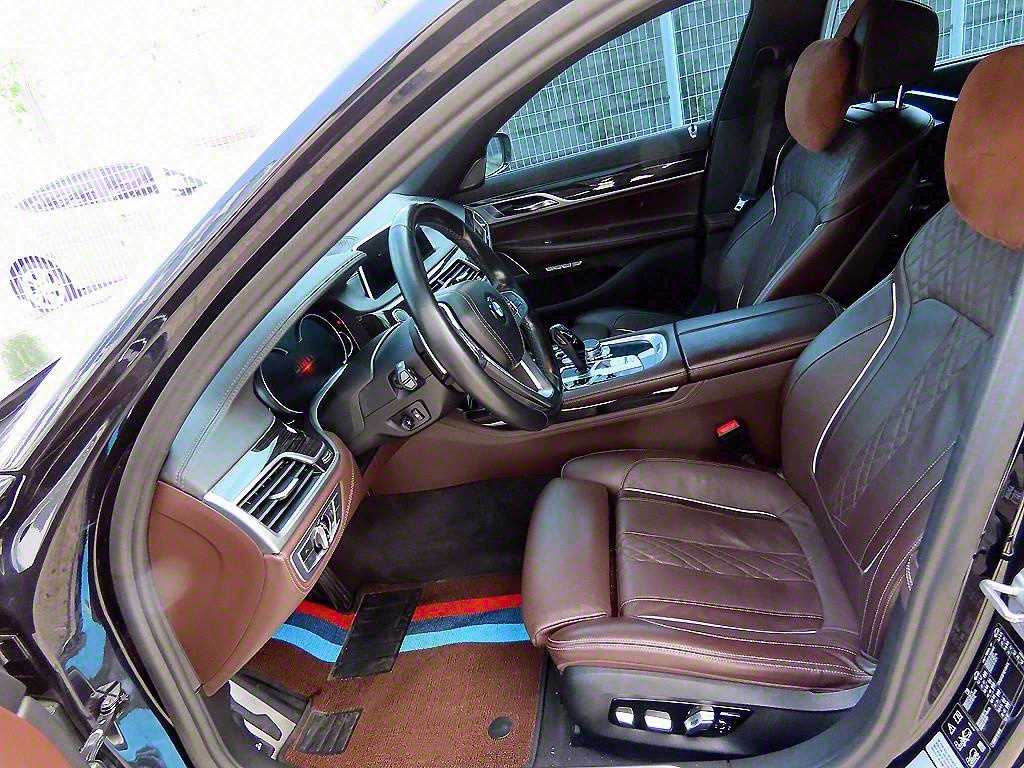 BMW 7-Series — photo 05