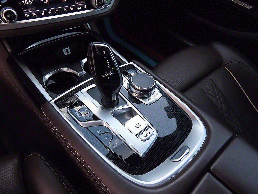 BMW 7-Series — photo 11