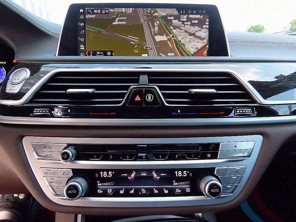BMW 7-Series — photo 14