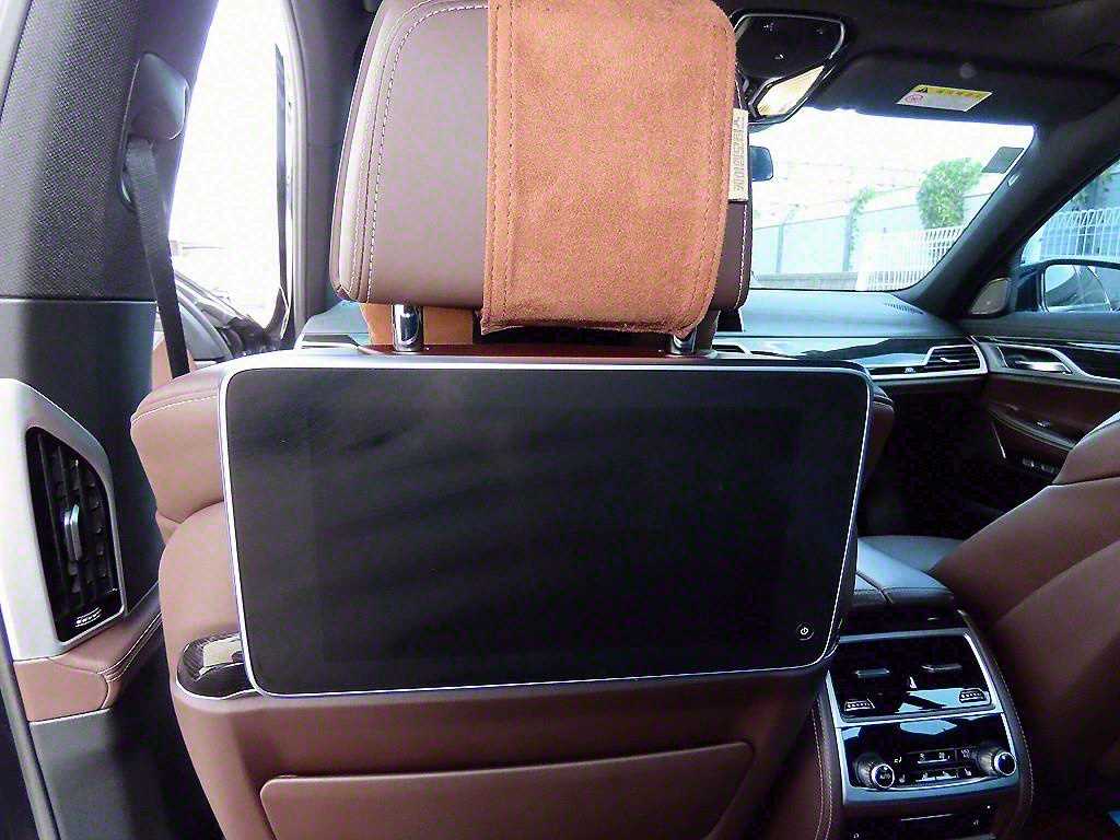 BMW 7-Series — photo 15