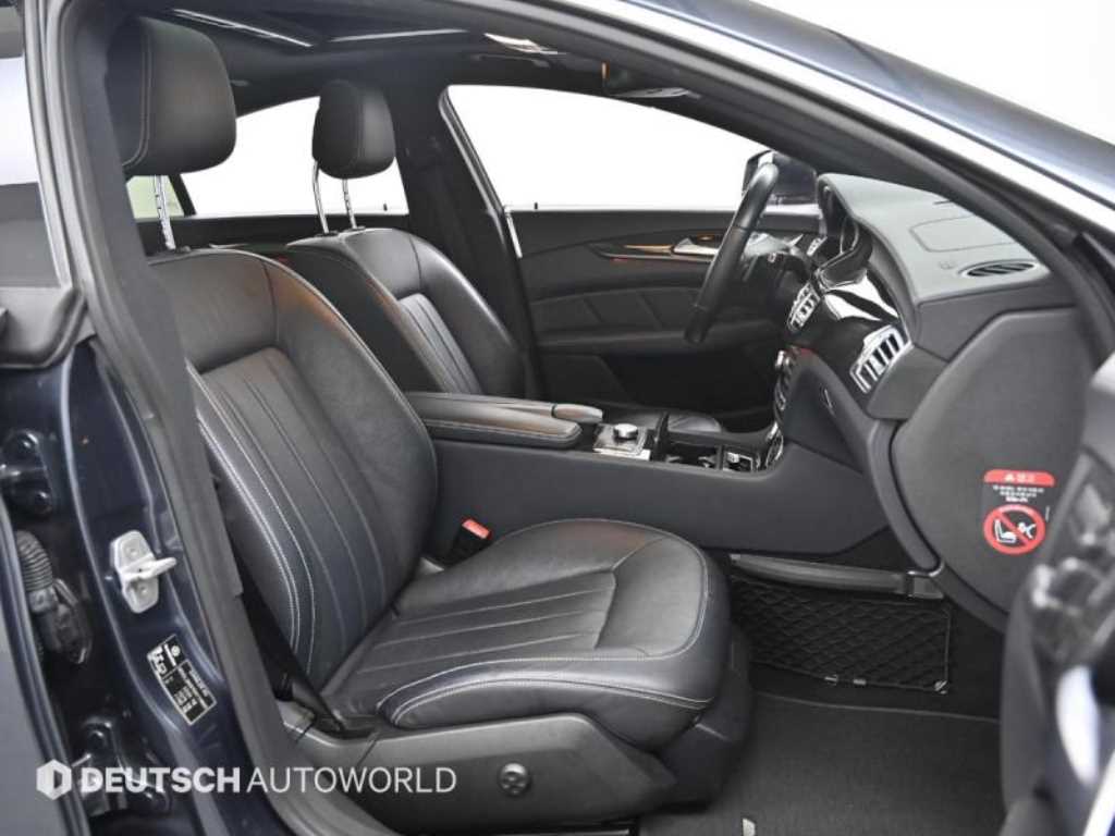 Mercedes-Benz CLS-Class — photo 10