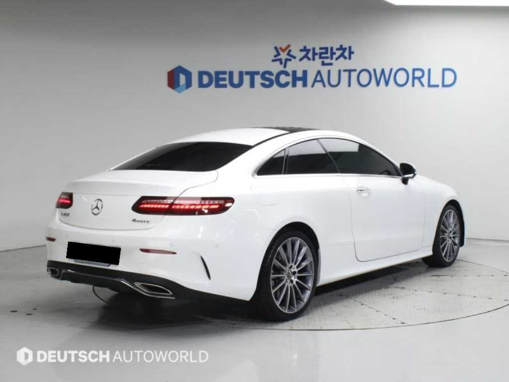 Mercedes-Benz E-Class — photo 02