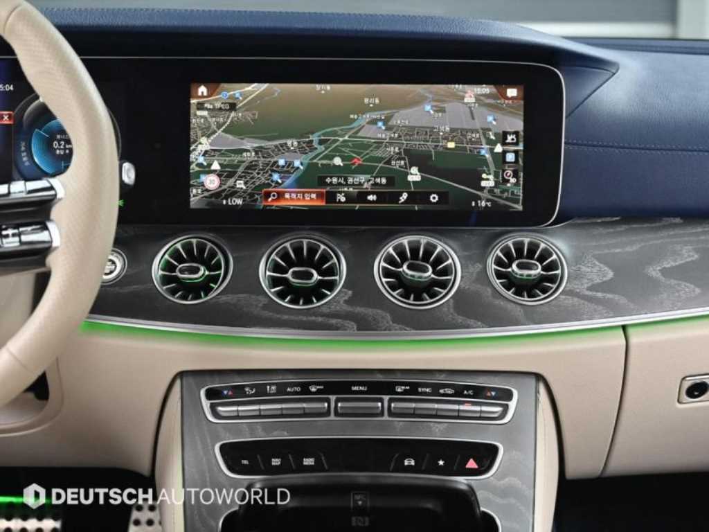 Mercedes-Benz E-Class — photo 14