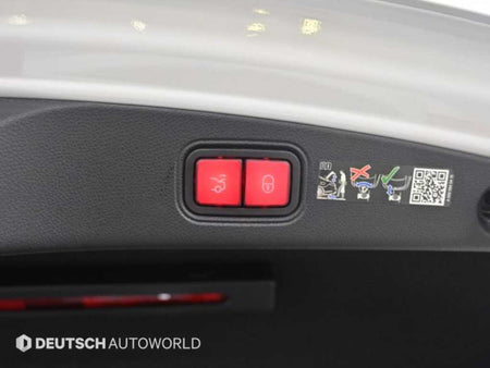 Mercedes-Benz E-Class — photo 20