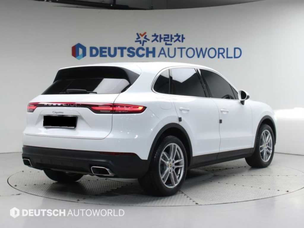 Porsche Cayenne — photo 02