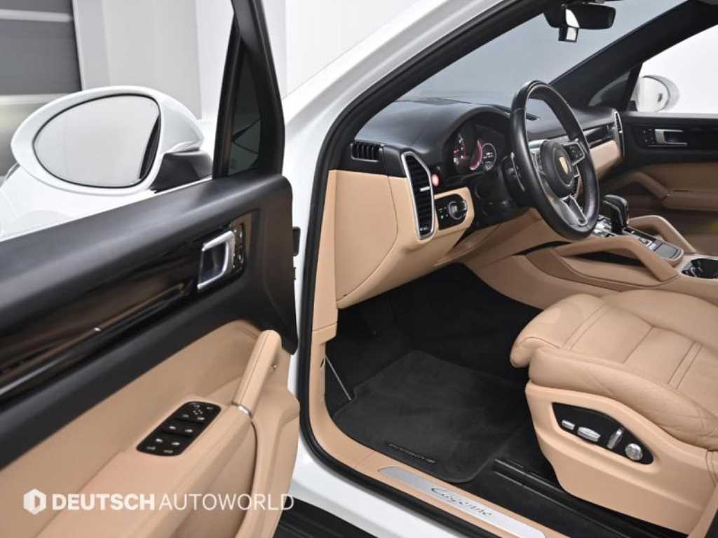 Porsche Cayenne — photo 11