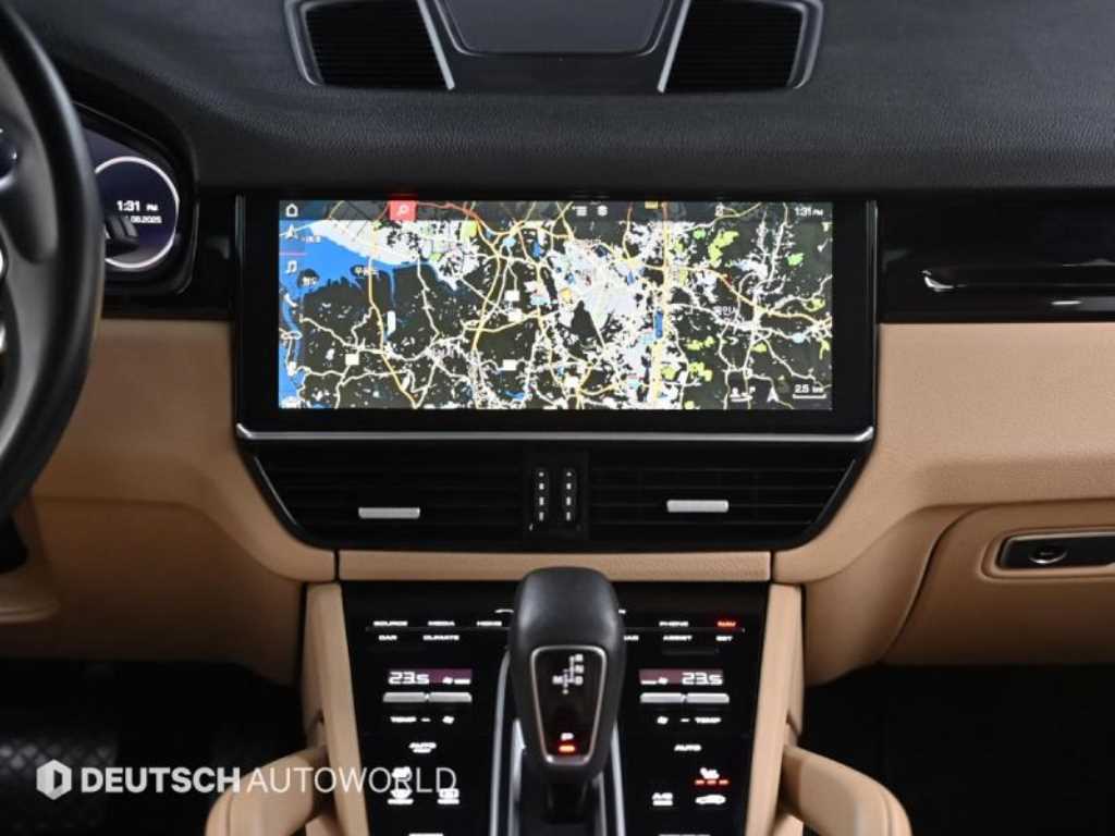 Porsche Cayenne — photo 14