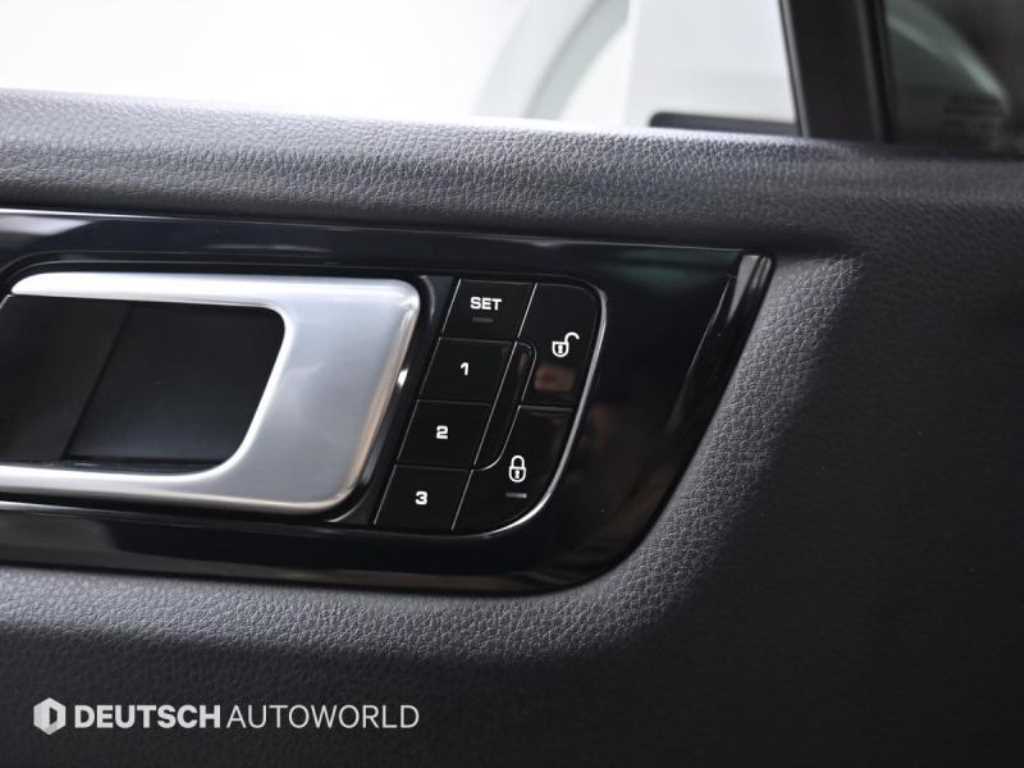 Porsche Cayenne — photo 18