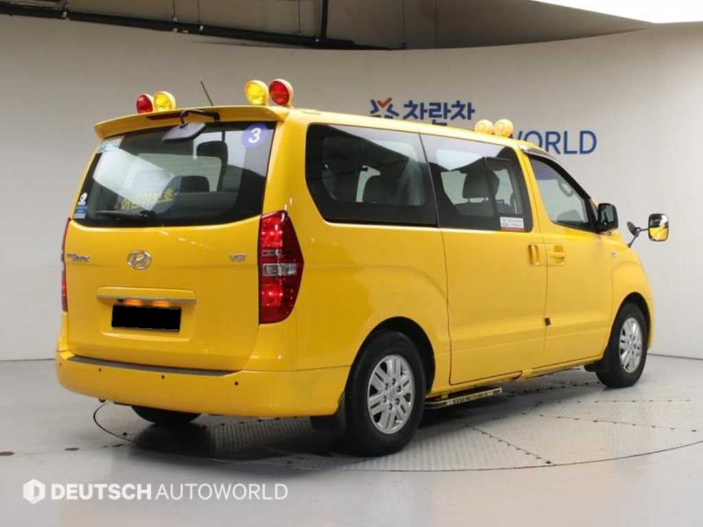 Hyundai Starex — photo 02