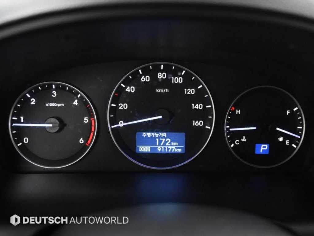 Hyundai Starex — photo 08