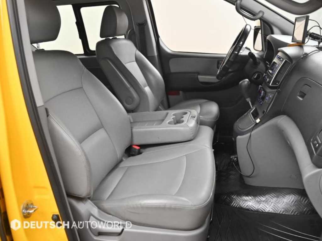 Hyundai Starex — photo 10