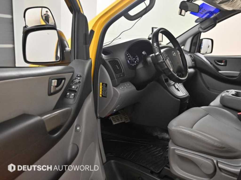 Hyundai Starex — photo 11