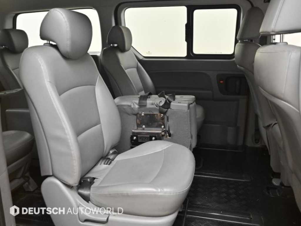 Hyundai Starex — photo 12