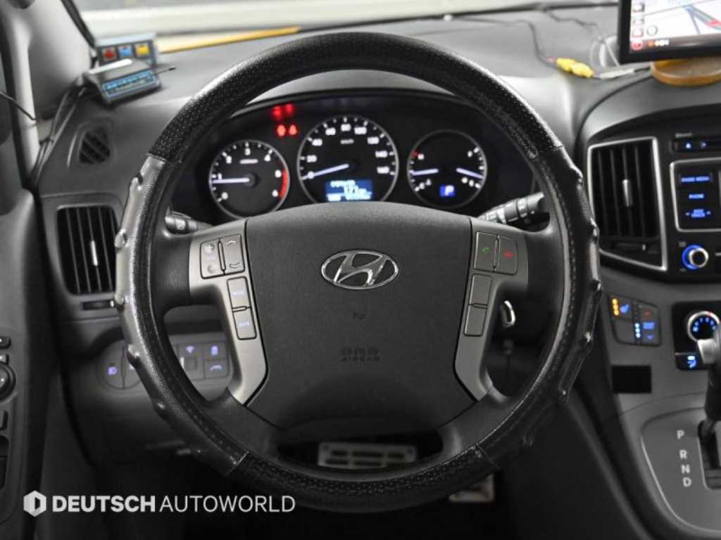Hyundai Starex — photo 13