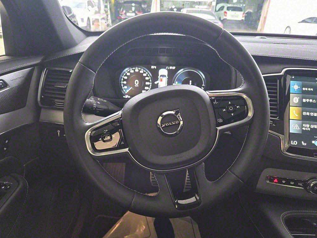 Volvo XC90 — photo 07