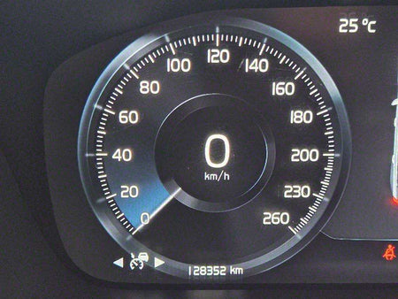 Volvo XC90 — photo 08