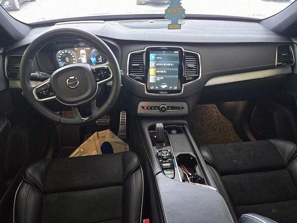 Volvo XC90 — photo 09