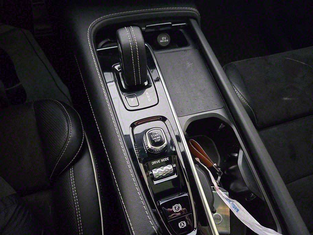 Volvo XC90 — photo 11