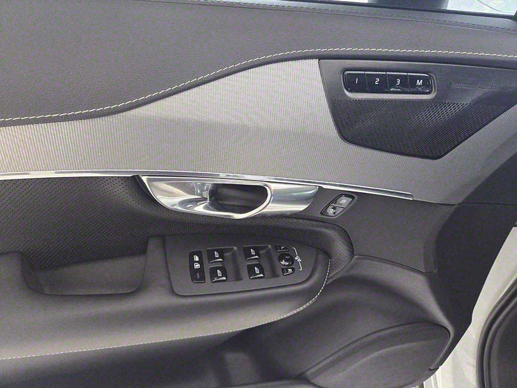 Volvo XC90 — photo 12