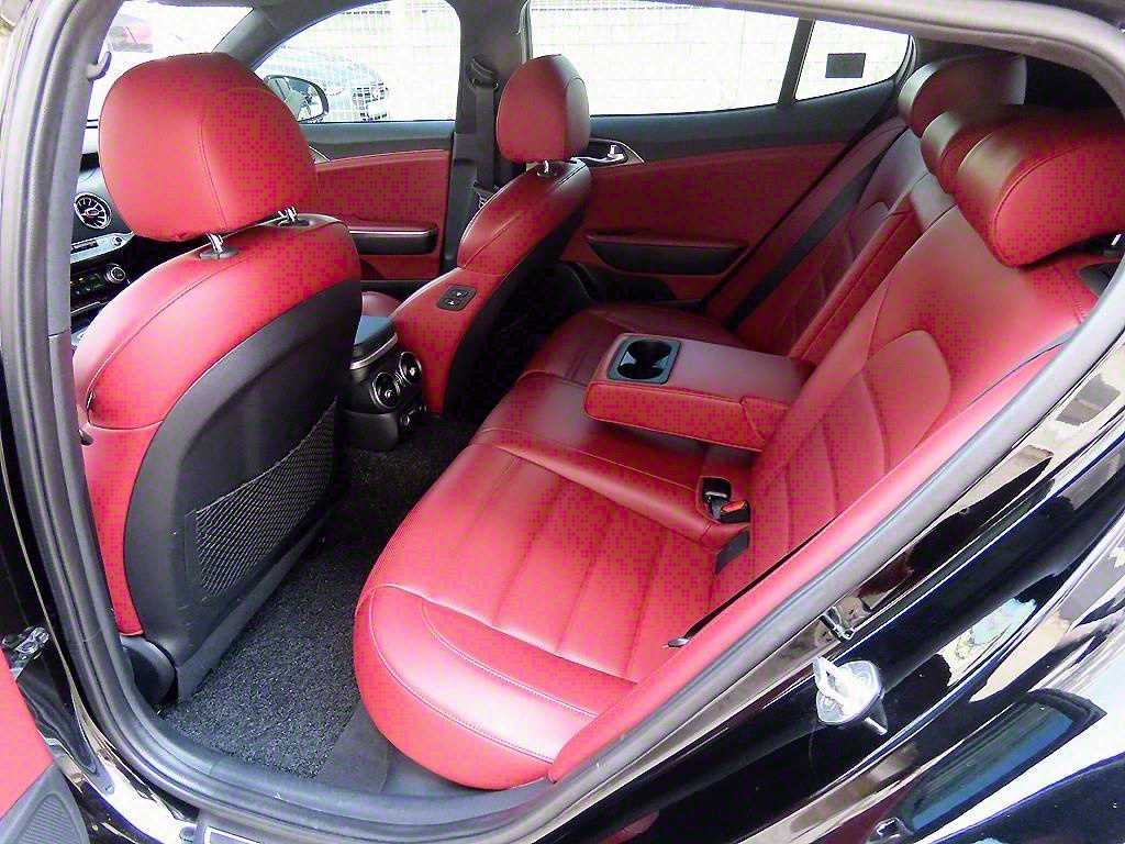 Kia Stinger — photo 06