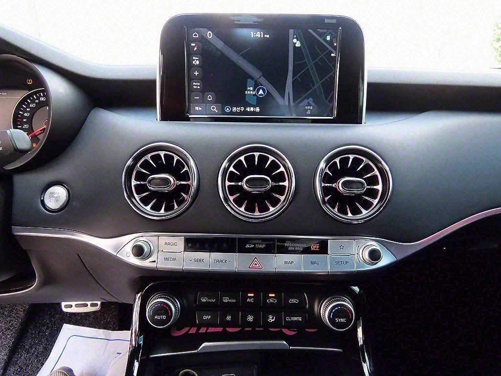 Kia Stinger — photo 13