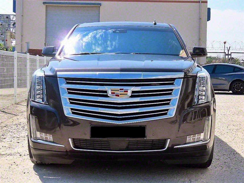 Cadillac Escalade — photo 01