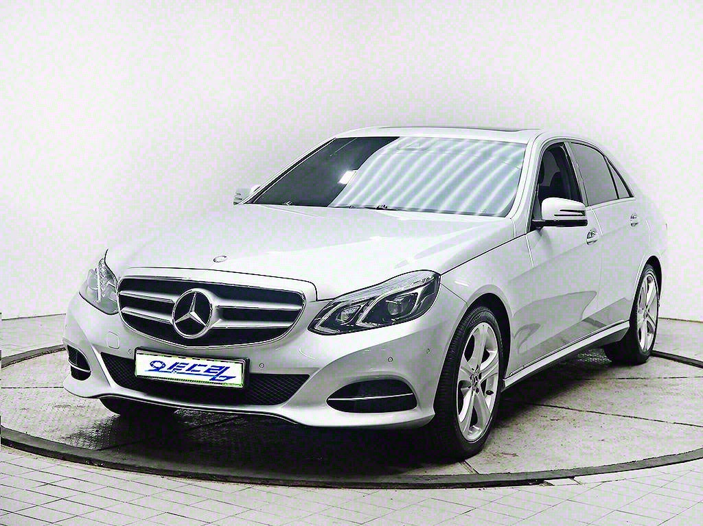 Mercedes-Benz E-Class — photo 01