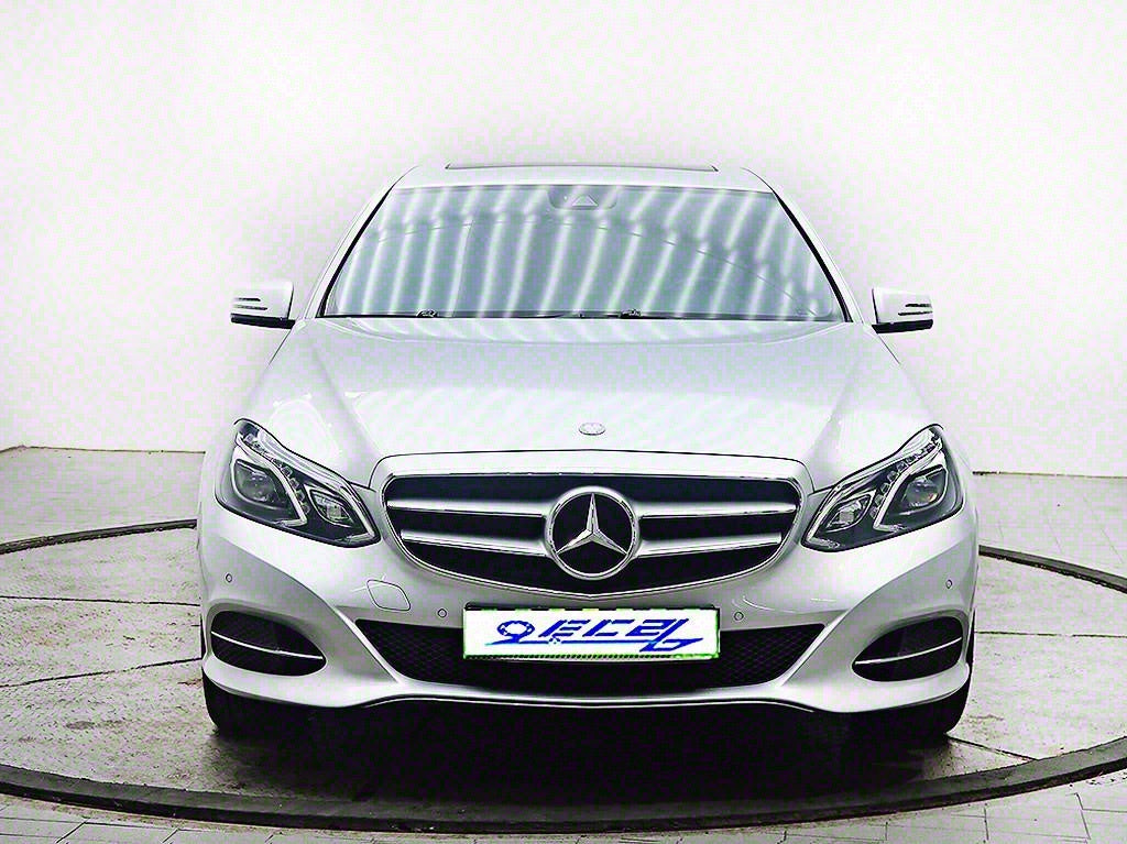 Mercedes-Benz E-Class — photo 02