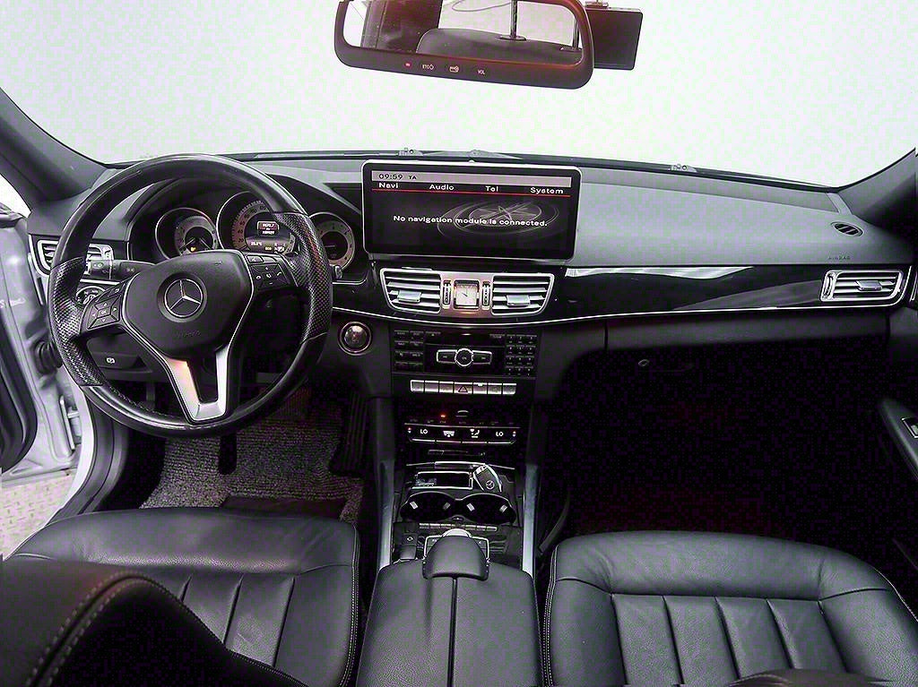 Mercedes-Benz E-Class — photo 05