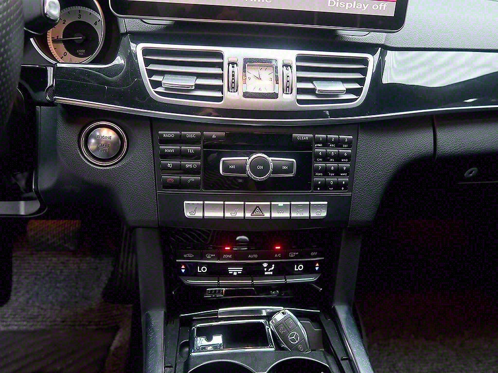 Mercedes-Benz E-Class — photo 09