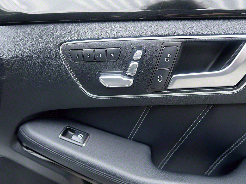 Mercedes-Benz E-Class — photo 15