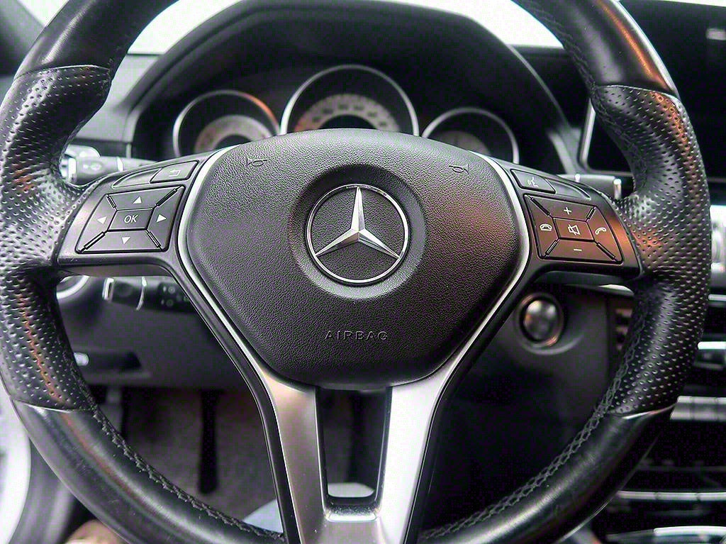 Mercedes-Benz E-Class — photo 17