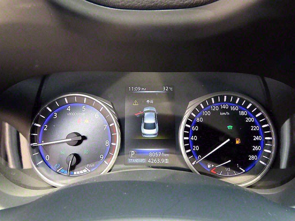 Infiniti Q50 — photo 09