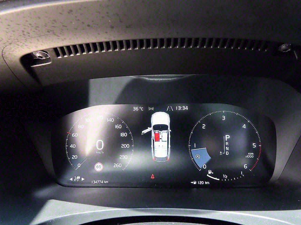 Volvo V90 — photo 09