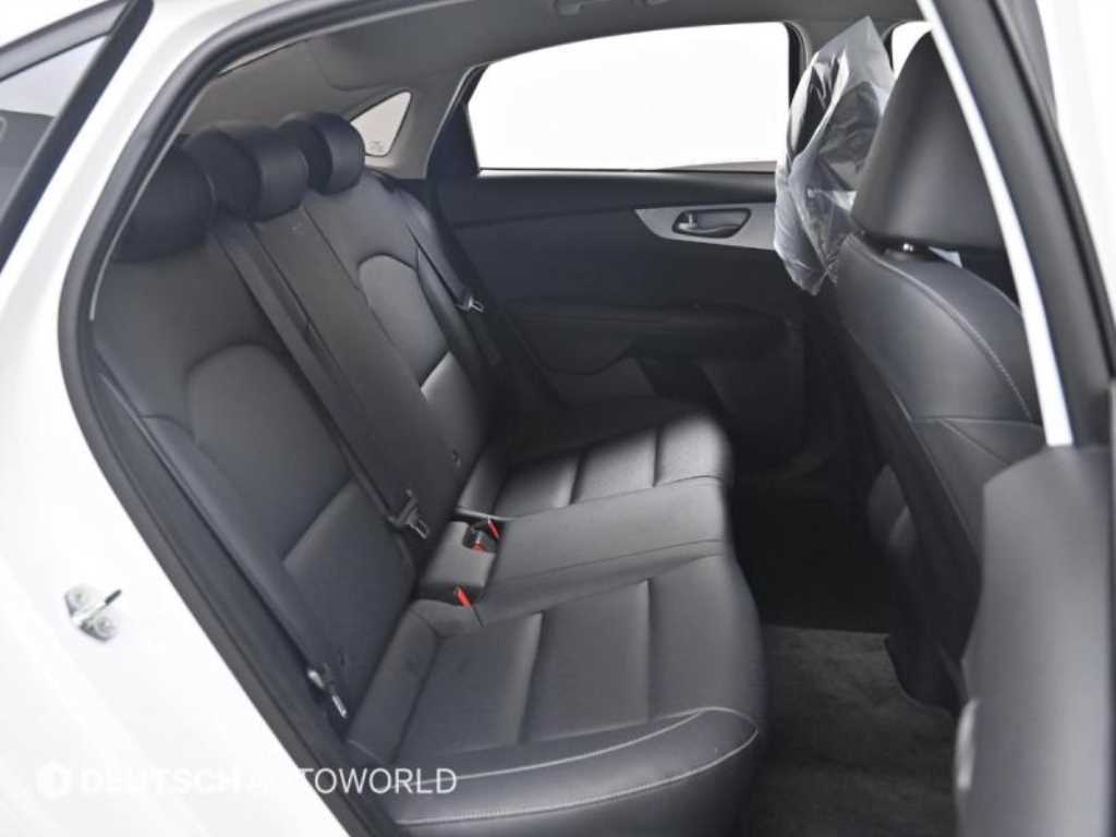 Kia K3 — photo 12