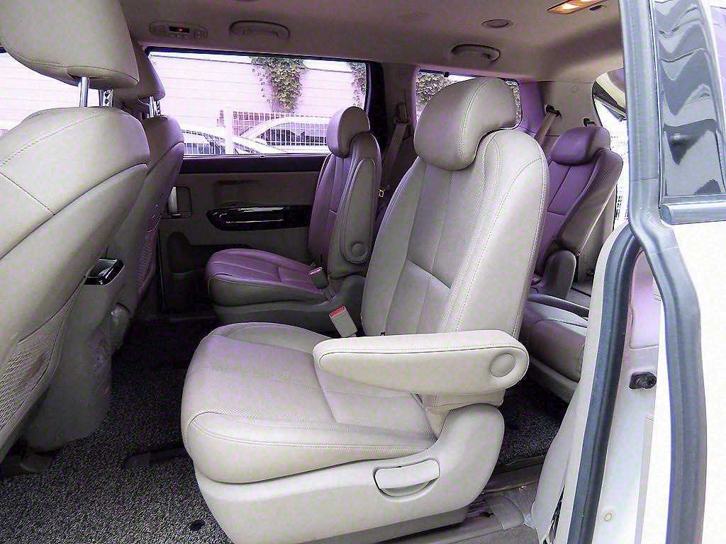 Kia Carnival — photo 06