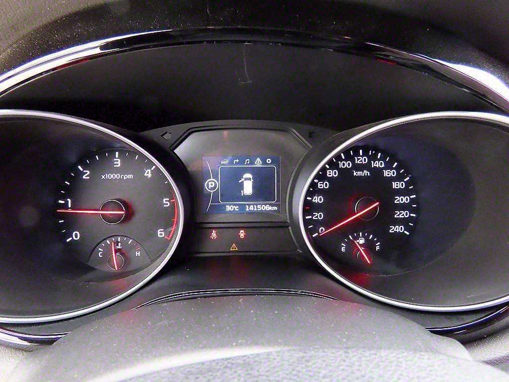 Kia Carnival — photo 10