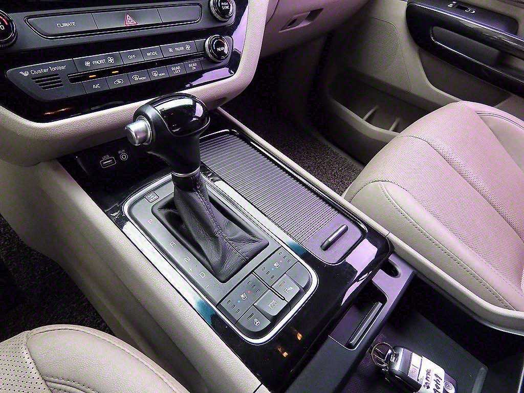 Kia Carnival — photo 11
