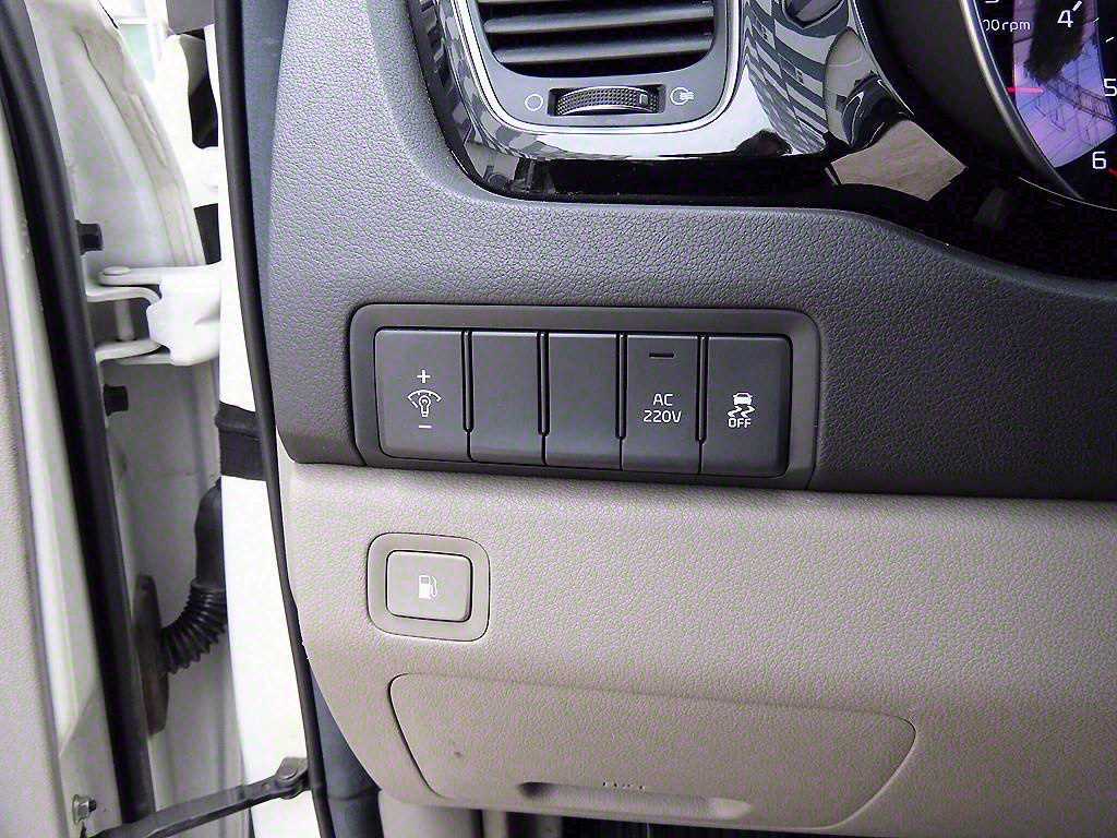 Kia Carnival — photo 12