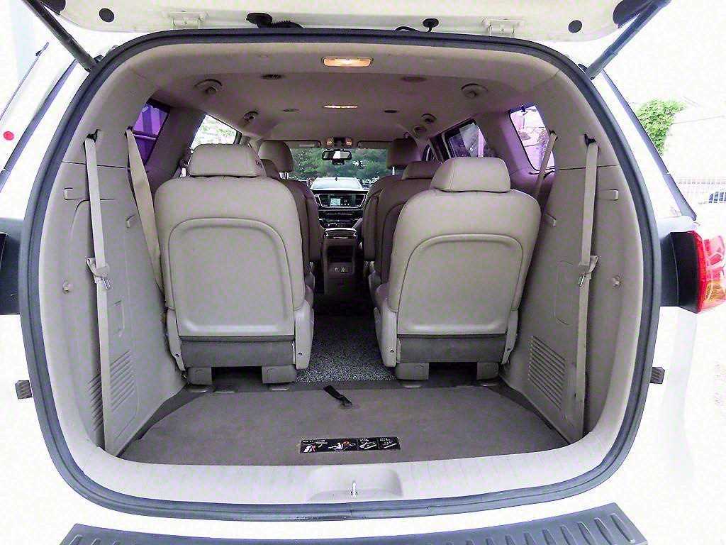 Kia Carnival — photo 17