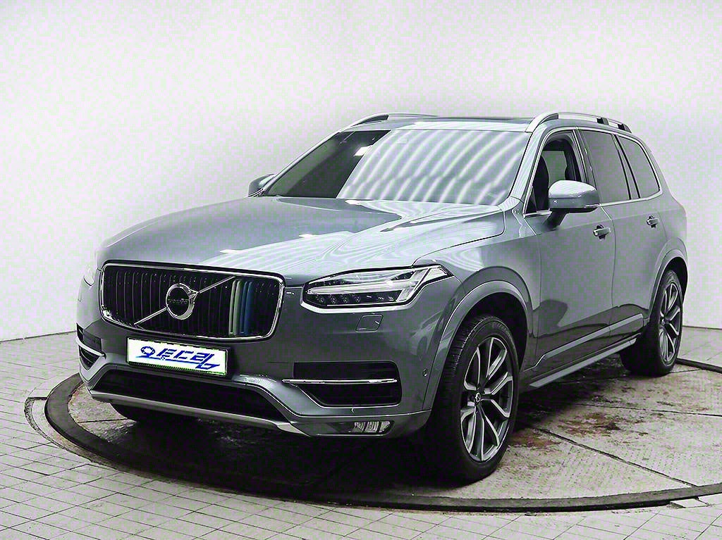 Volvo XC90 — photo 01