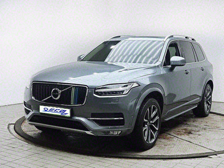 Volvo XC90 — photo 01