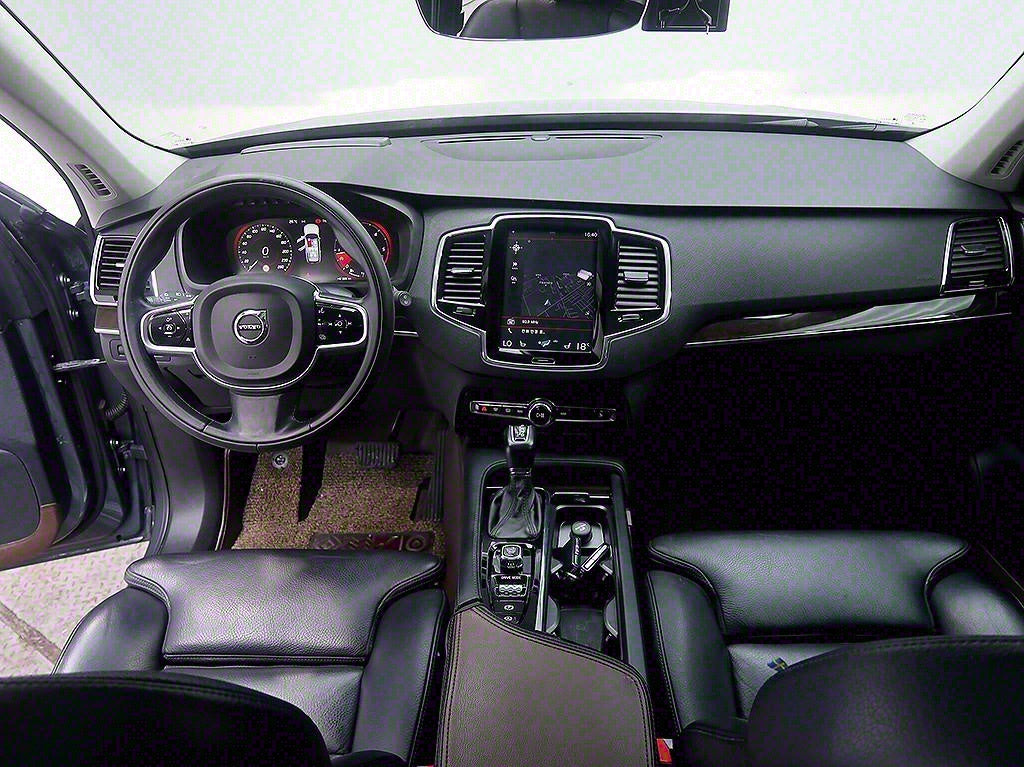 Volvo XC90 — photo 05