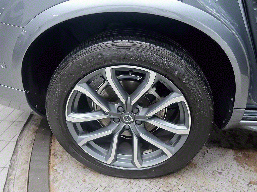 Volvo XC90 — photo 08