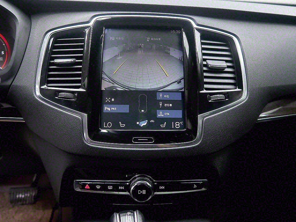 Volvo XC90 — photo 09