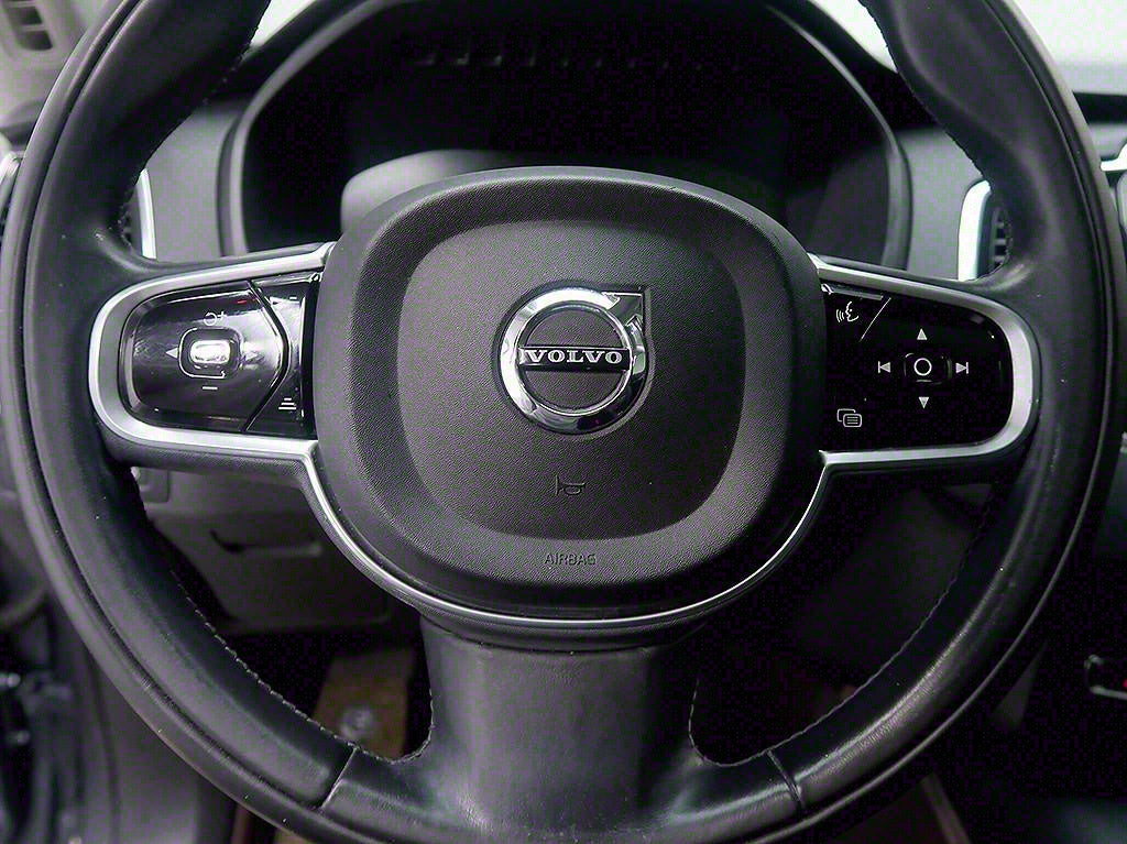 Volvo XC90 — photo 16