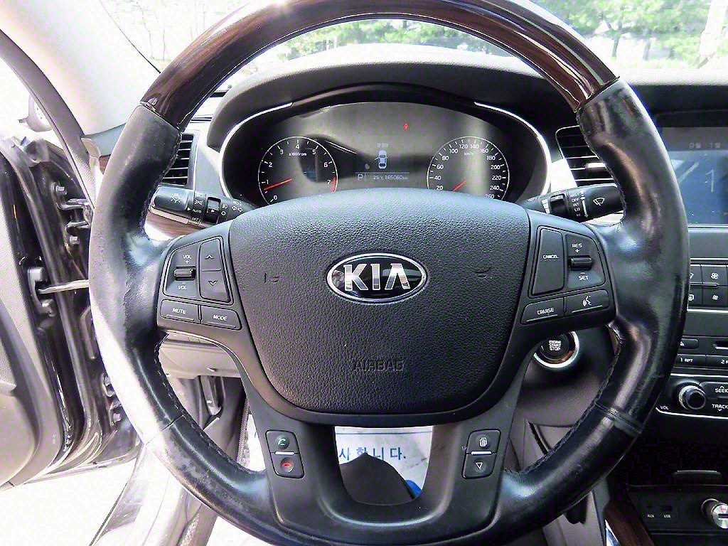 Kia K7 — photo 08