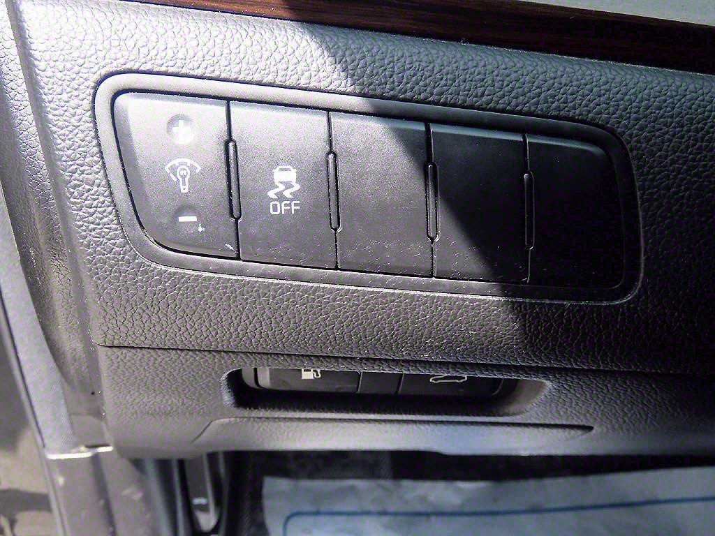 Kia K7 — photo 13