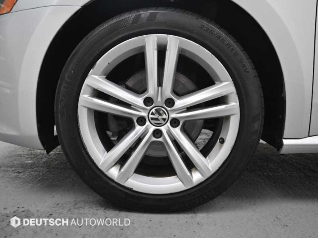 Volkswagen Passat — photo 05